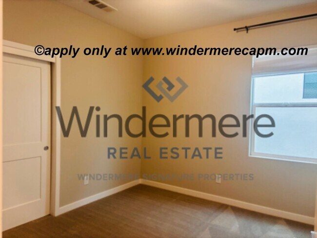 Building Photo - Modern Living in the heart of McKinley Village!