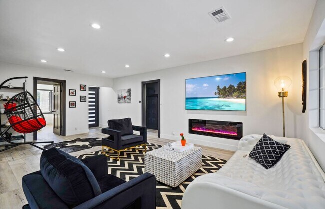 Building Photo - 5601 Corbett St