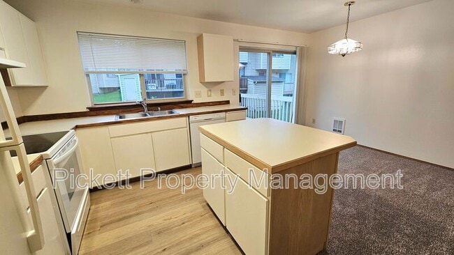 Building Photo - 1334 NE Jasmine Ln