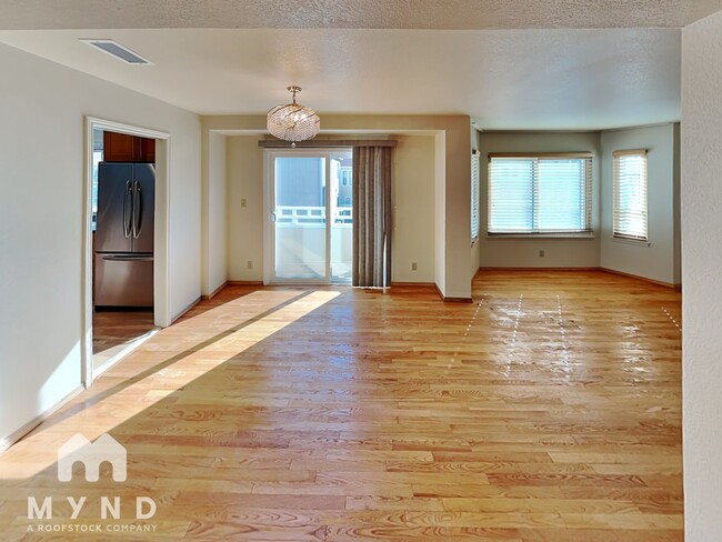 Building Photo - 125 Rosa Flora Cir
