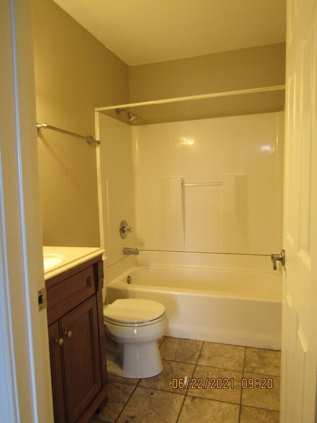 Building Photo - 203 Glenwood Ln