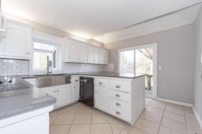 Building Photo - COMING SOON! 3 Bed 2 Bath Independence hom...