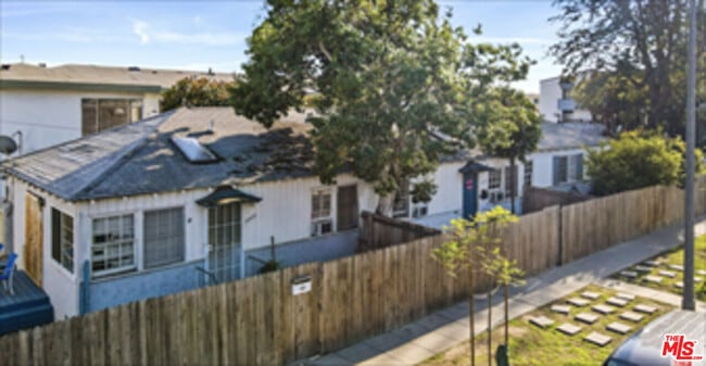 Building Photo - 10426 Woodbine St