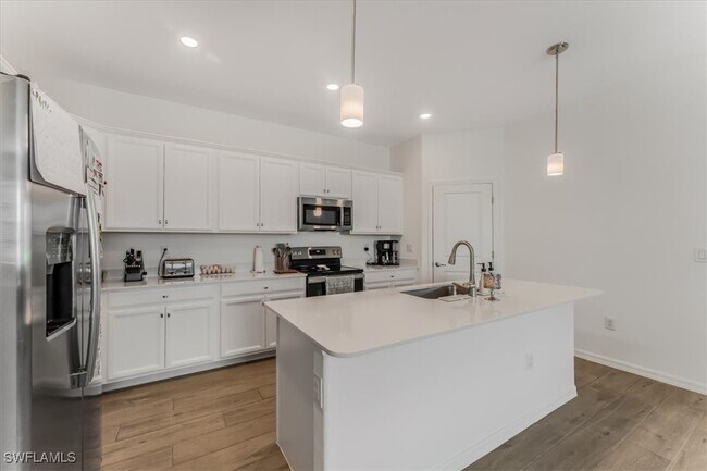 Building Photo - 2581 Kona Wy