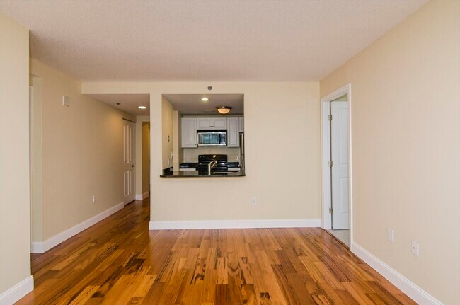 Building Photo - 10 Museum Way