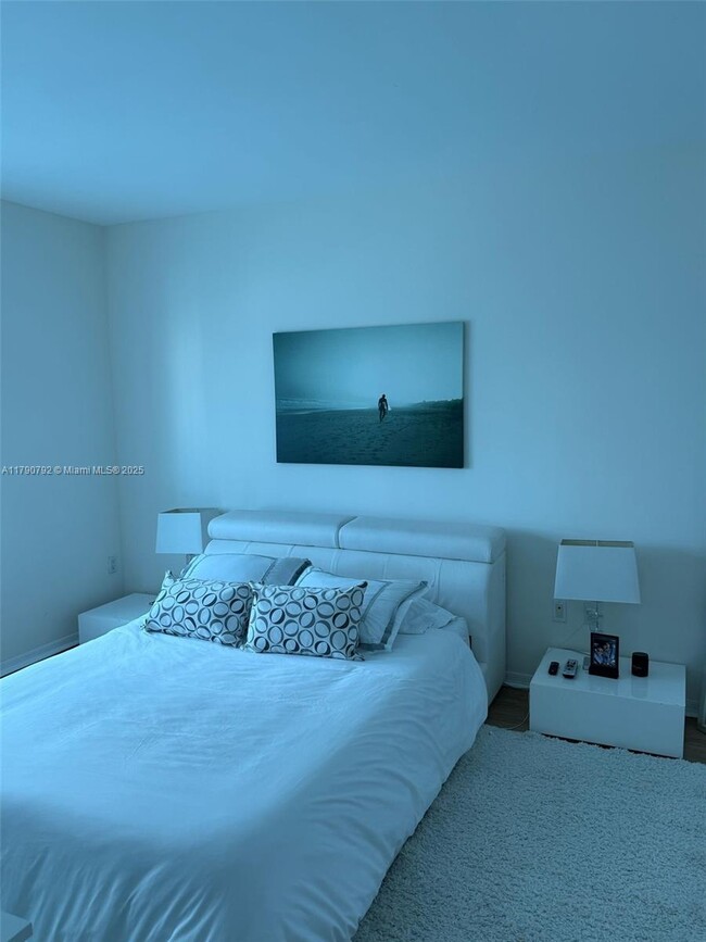Building Photo - 950 Brickell Bay Dr