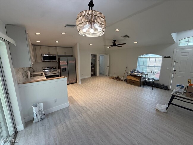 Building Photo - 3335 Everglades Blvd S