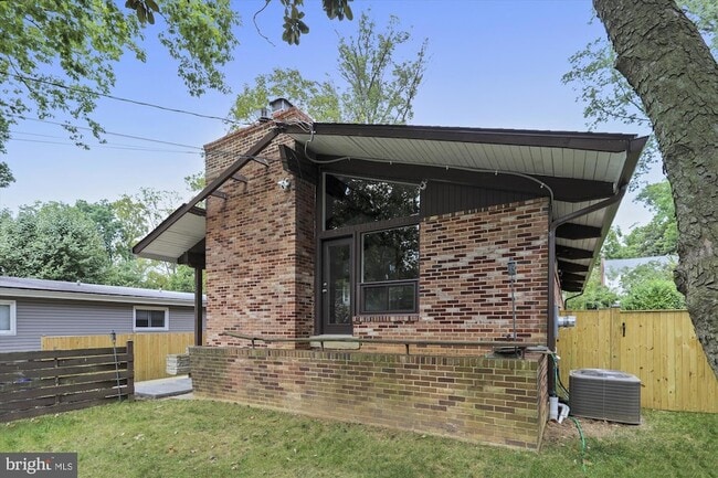 Building Photo - 5511 Huntington Pkwy