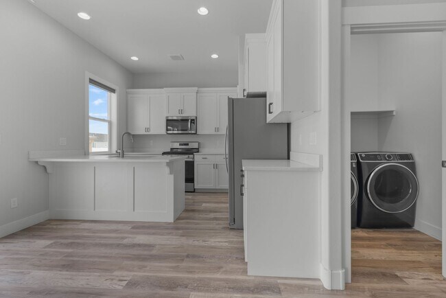 Building Photo - 3 Bed 2 Full Bath home