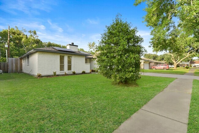 Building Photo - 2322 Aprilmont Dr