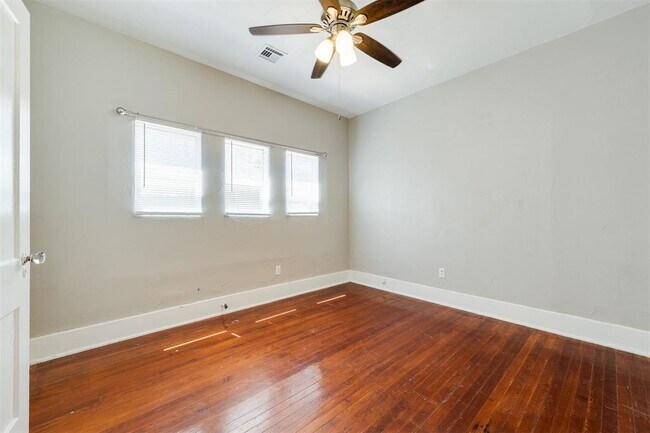 Building Photo - 2609 N Shartel Ave