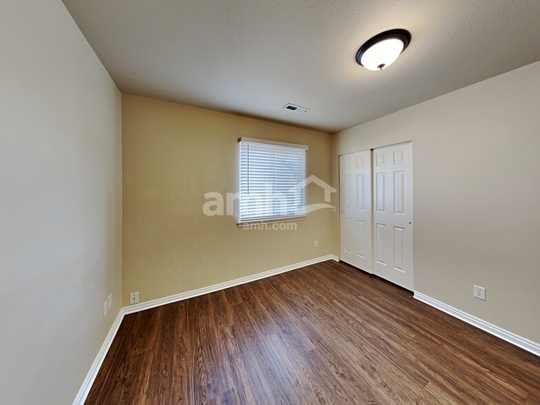 Building Photo - 260 N 360 W