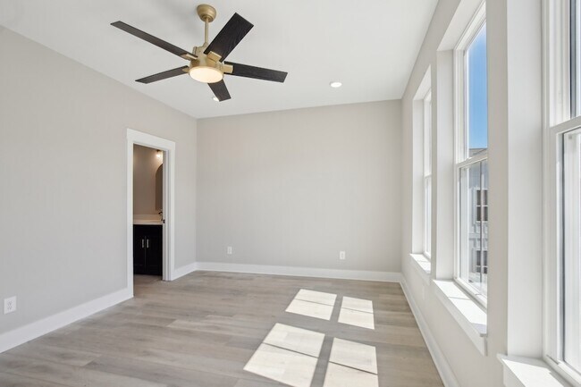 Building Photo - 908 Anderson Ln