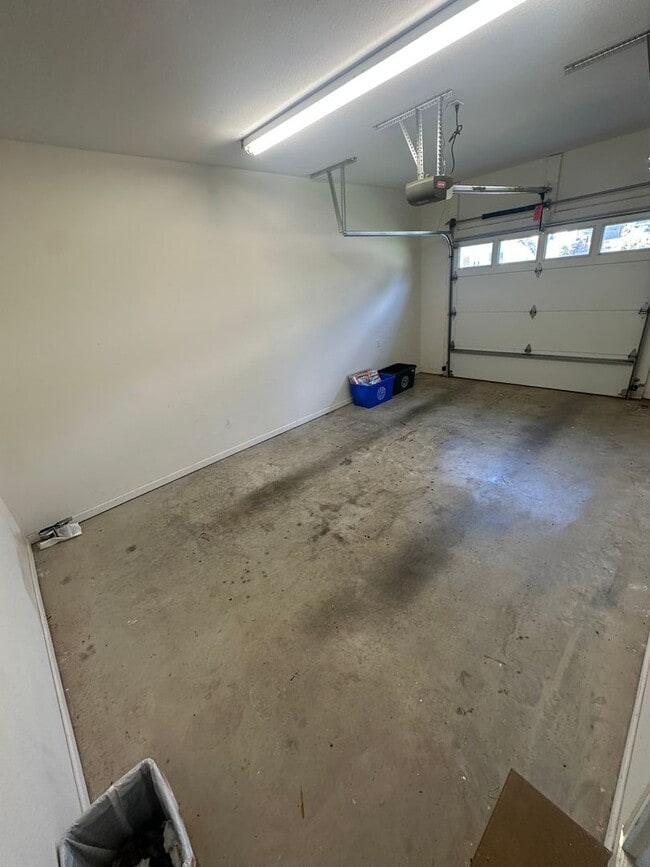Building Photo - Marion Duplex Rental!