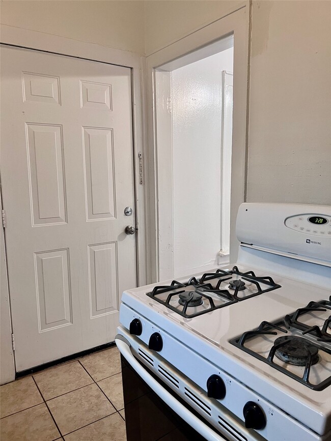 Building Photo - 320 W Polk St