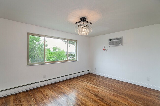 Harper 01 - 2308-2312 Harper Avenue