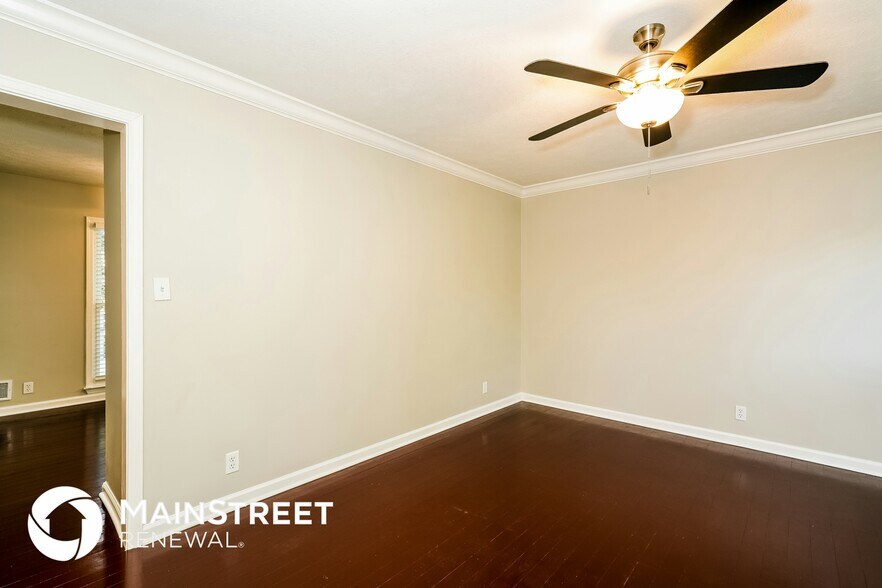Building Photo - 10900 Oak Harbor Dr