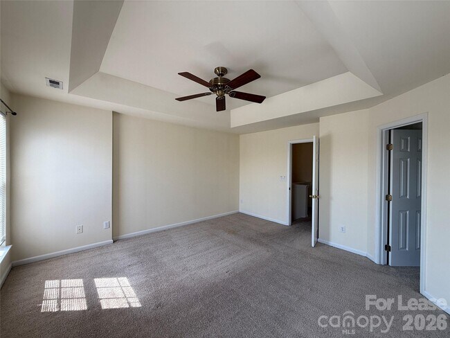 Building Photo - 9766 Blossom Hill Dr