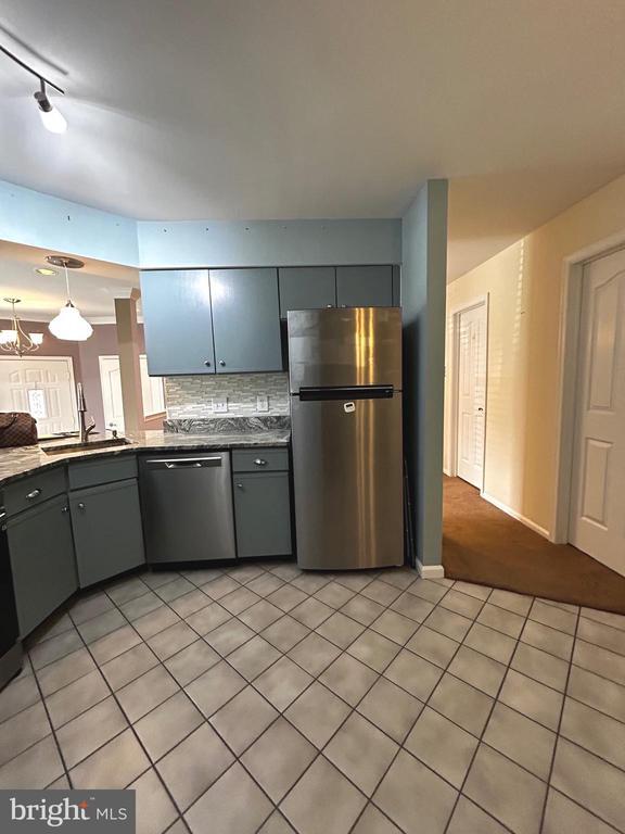 Building Photo - 1410 Stratford Ct