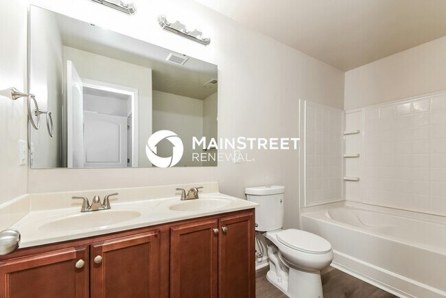 Building Photo - 3 Bedroom Pet-Friendly Home in GREENSBORO,...