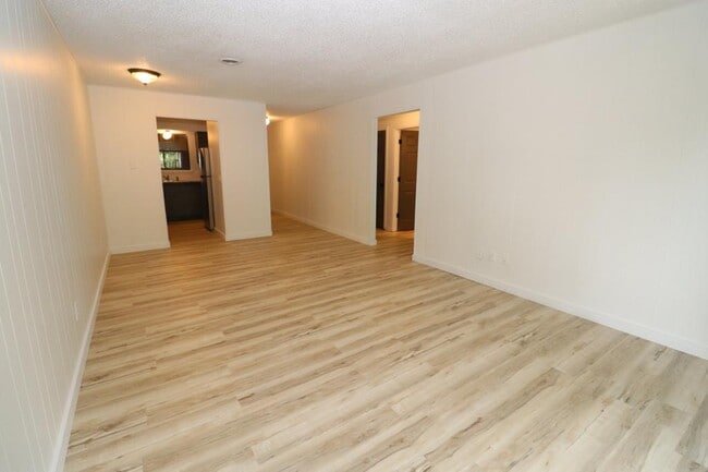 Building Photo - 1221 S Park Ave