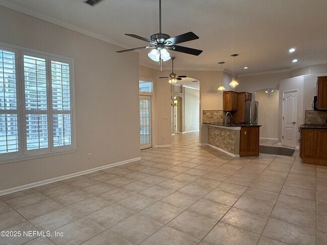 Building Photo - 12196 Lake Fern Dr