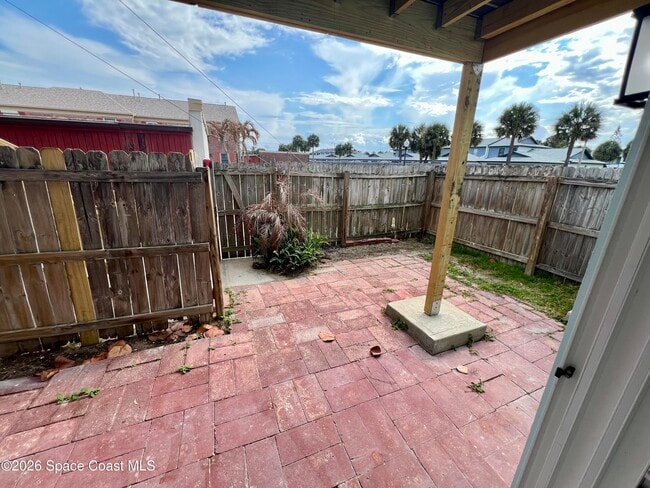 Building Photo - 931 Palm Springs Blvd