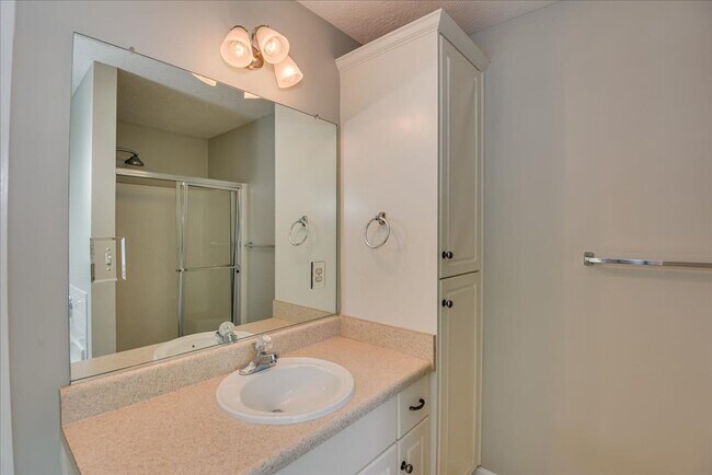 Building Photo - 1021 Mansford Ln