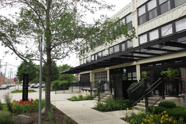 Primary Photo - 1150 W 15th St