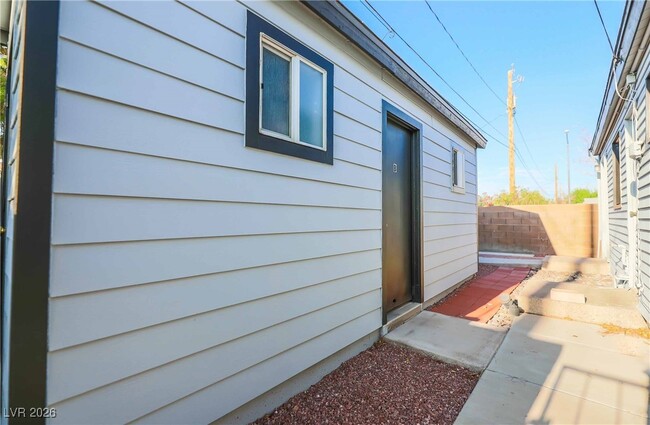 Building Photo - 307 Regina Way