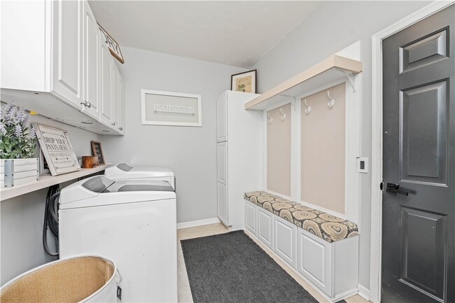 Building Photo - 636 Yardley Ct
