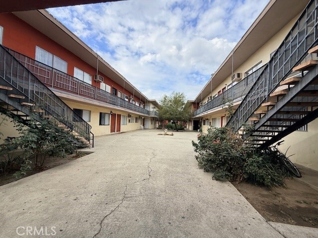 Building Photo - 1435 Laurel Ave