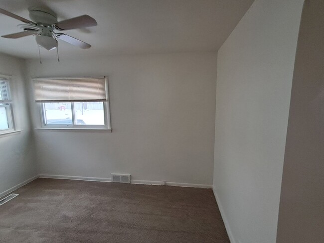 Building Photo - Affordable 2-Bedroom Gem in Flint – Detach...