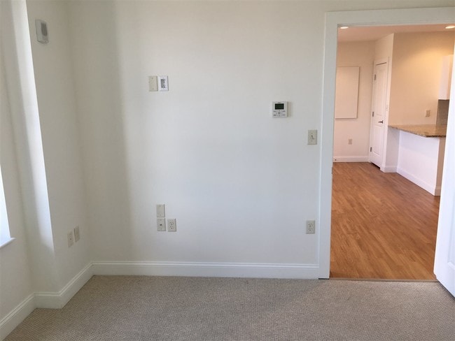 Building Photo - 875 Elm St