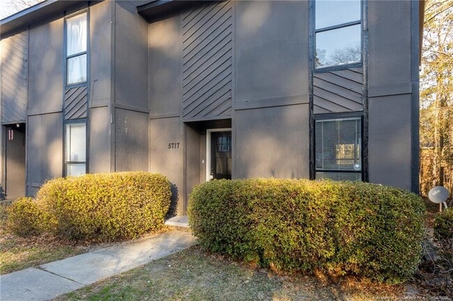 Building Photo - 5717 Aftonshire Dr