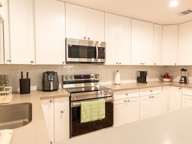 Building Photo - 10254 Valleywood Dr