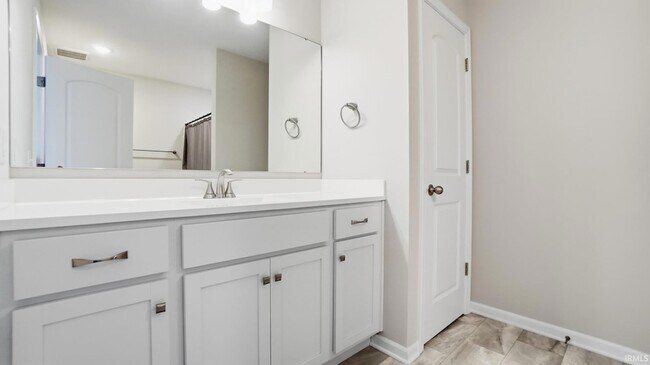 Building Photo - 3597 Canal Square Dr