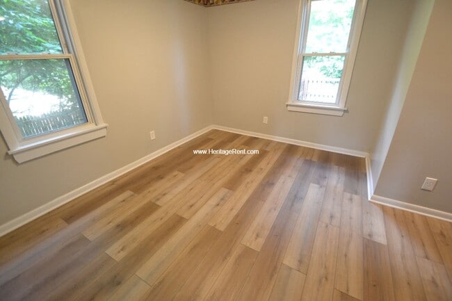 Building Photo - Great 3 bedroom college hill house