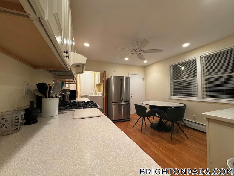 Building Photo - 18 Newcastle Rd