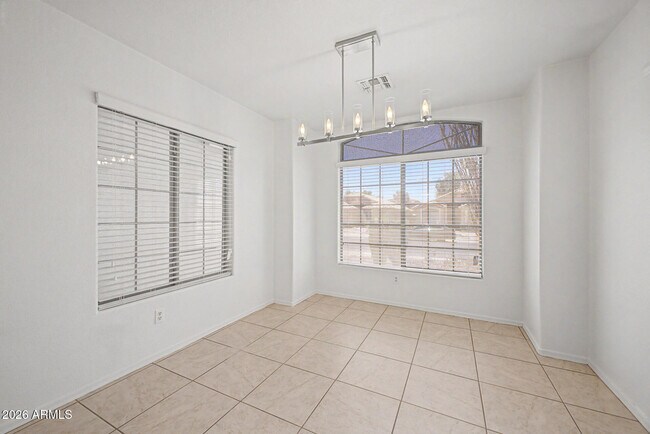 Building Photo - 6602 W Desert Hollow Dr