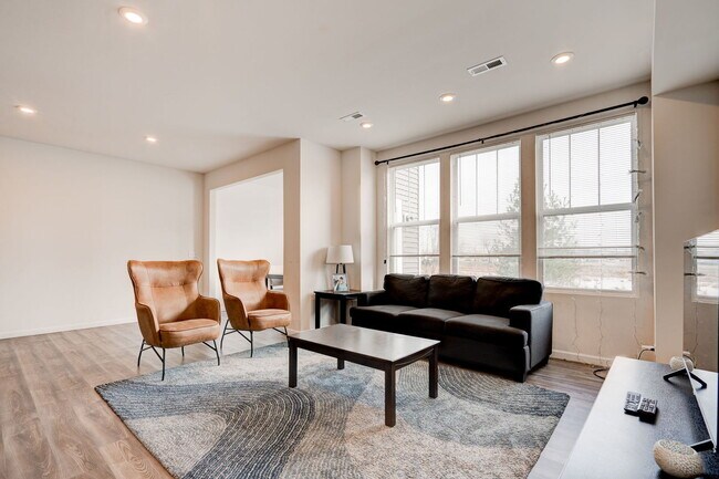 Building Photo - 469 Watercress Dr