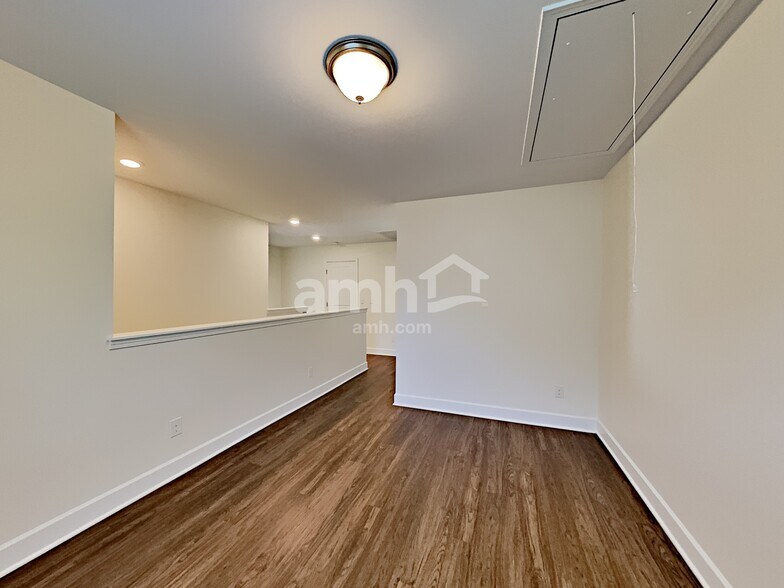 Building Photo - 4300 Longfellow Dr