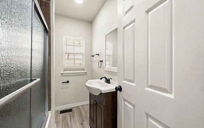 Building Photo - Charming Central OKC/Venice Neighborhood h...