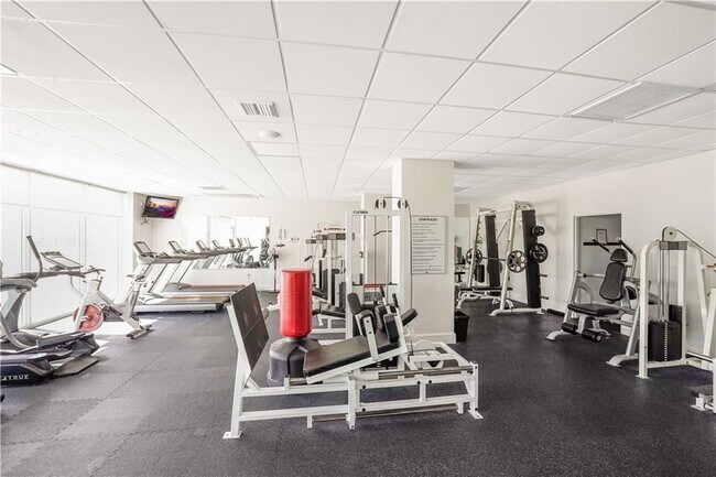 Building Photo - 3140 S Ocean Dr