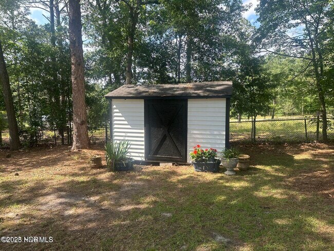 Building Photo - 611 E L Ives Dr