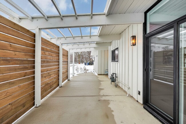 Building Photo - 2649 N Crawford Ave