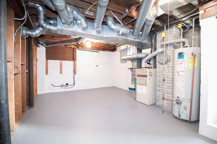 Building Photo - 4353 Lyman Ave