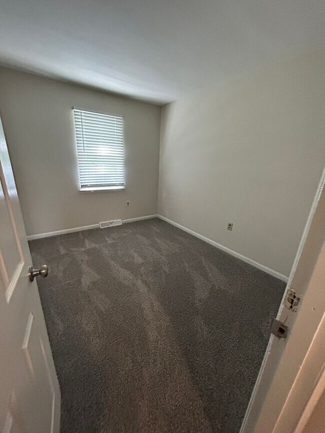 Building Photo - Welcome to White Chapel!