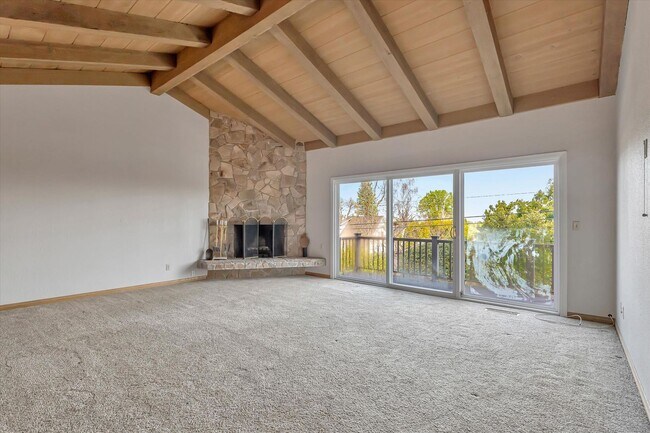 Building Photo - Tri-Level Home in Los Gatos