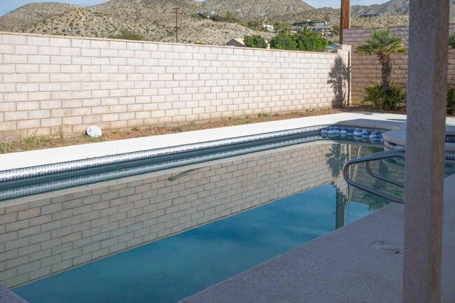 Building Photo - 9673 Vista Del Valle